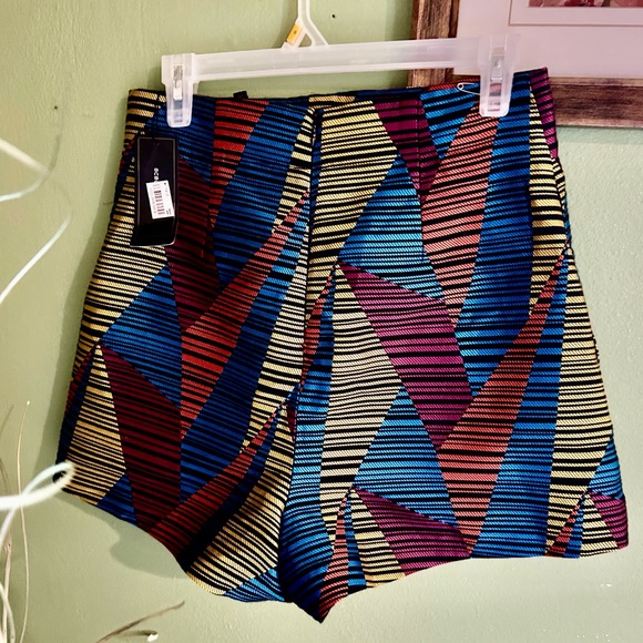 BCBGMAXAZRIA Geometric-Print Shorts - Picture 2 of 5